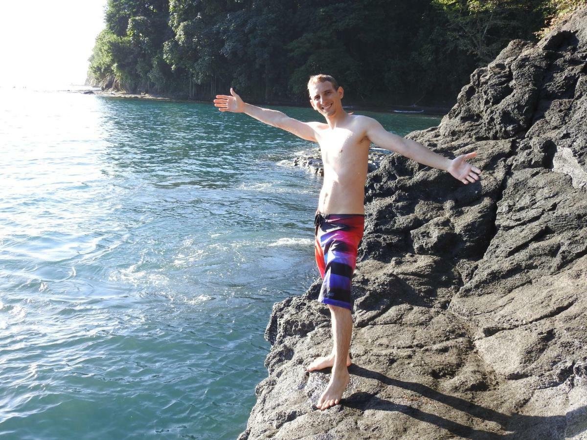 Toupidek-Sur-La-Plage Arue  Luaran gambar